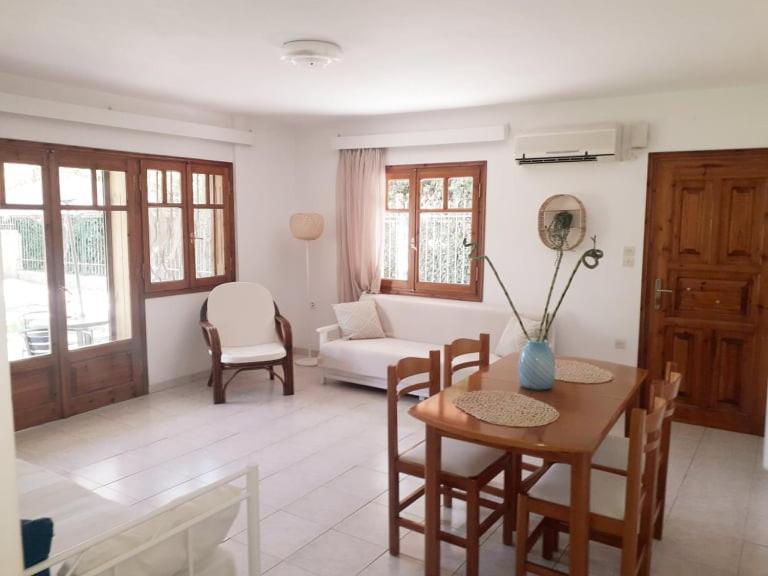 Small Theater Apartment Epidaurus Εξωτερικό φωτογραφία